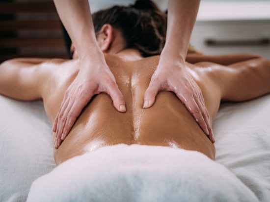 Massage du dos aux huiles