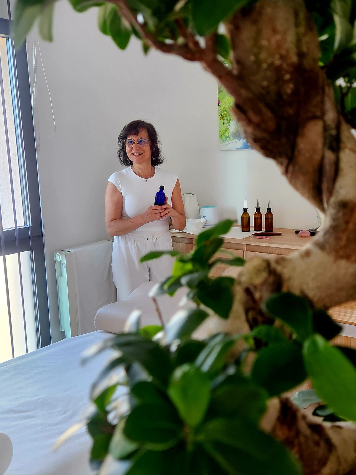 Géralde Olivarès dans son cabinet de shiatsu à Ollioules, près de Toulon